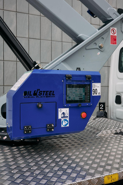 Oil & Steel Snake 26 Sobre IVECO 35S14 Distancia entre ejes 4100 mm - 고가작업 플랫폼 : 사진 5 Oil & Steel Snake 26 Sobre IVECO 35S14 Distancia entre ejes 4100 mm - 고가작업 플랫폼 : 사진 5