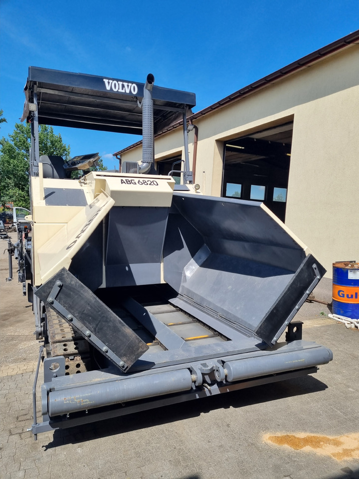 VOLVO TITAN 6820 - 아스팔트 포장기 : 사진 4 VOLVO TITAN 6820 - 아스팔트 포장기 : 사진 4