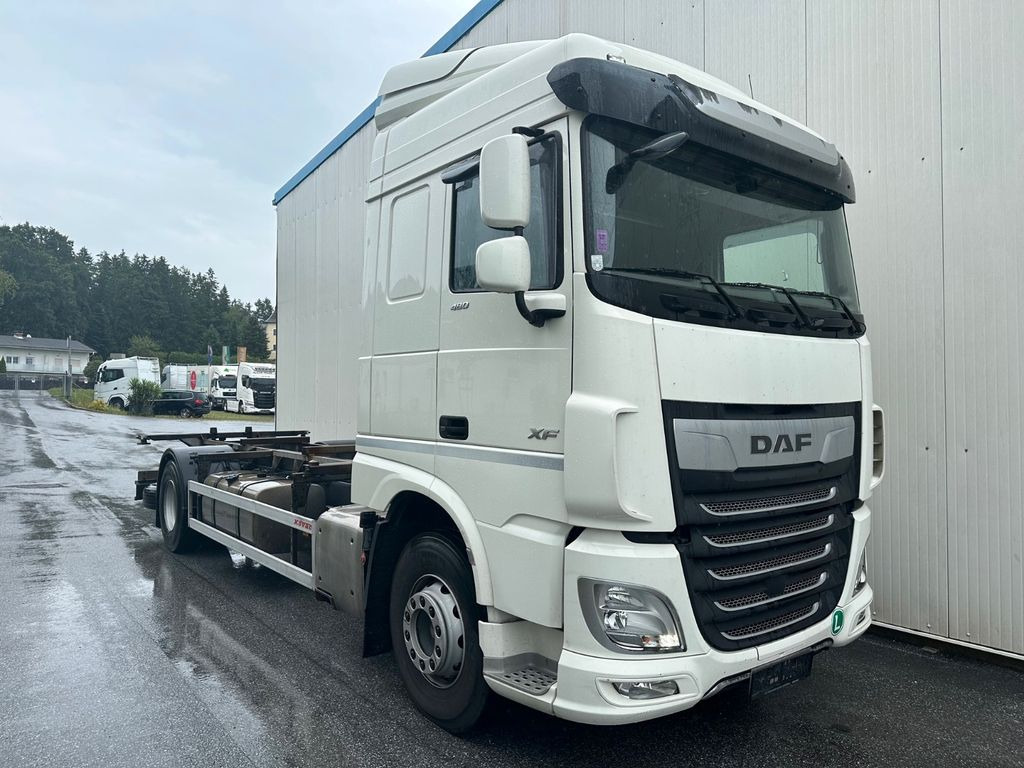 DAF XF 460 SpaceCab Retarder TÜV neu DAF XF 460 SpaceCab Retarder - 컨테이너 운반 장치/ 스와프 보디 트럭 : 사진 2 DAF XF 460 SpaceCab Retarder TÜV neu DAF XF 460 SpaceCab Retarder - 컨테이너 운반 장치/ 스와프 보디 트럭 : 사진 2