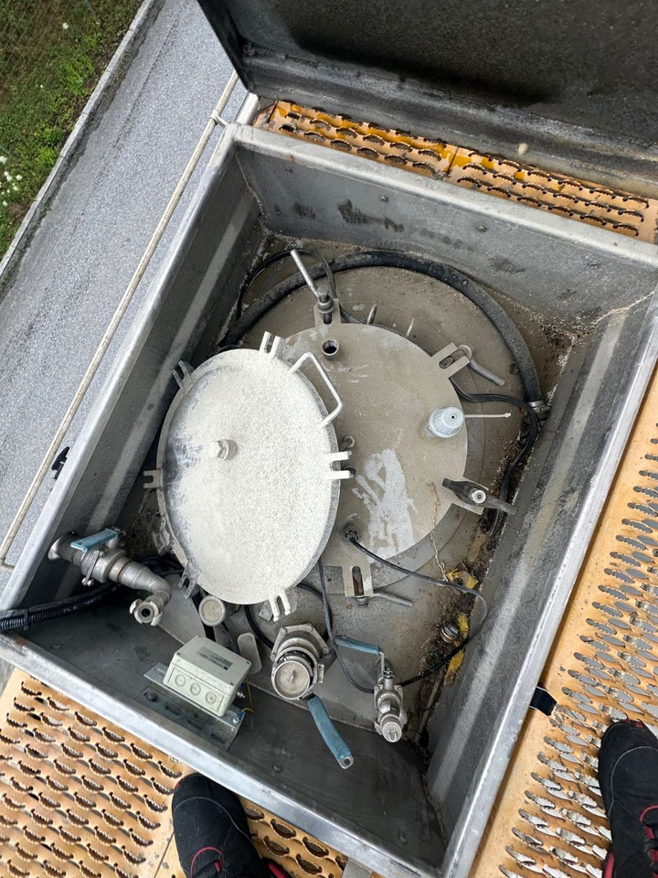 Schwarzmüller Chemi L4BH 42050L Lift BPW - 유조 세미 트레일러 : 사진 5 Schwarzmüller Chemi L4BH 42050L Lift BPW - 유조 세미 트레일러 : 사진 5