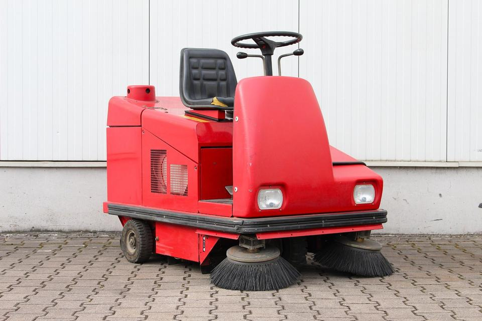 RCM R703 E/1 elektro Aufsitz- Kehrsaugmaschine Kehrmaschine - 산업용 스위퍼 : 사진 3 RCM R703 E/1 elektro Aufsitz- Kehrsaugmaschine Kehrmaschine - 산업용 스위퍼 : 사진 3