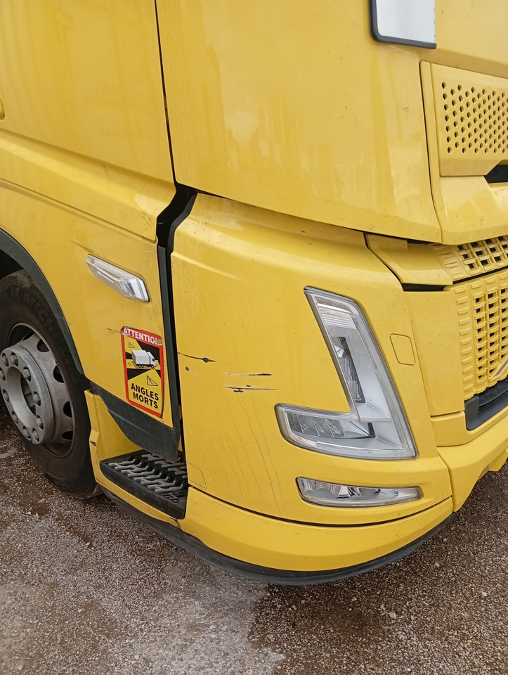 VOLVO FH 460 Aero, Damaged, Located in Bari,Italy - 트랙터 유닛 : 사진 4 VOLVO FH 460 Aero, Damaged, Located in Bari,Italy - 트랙터 유닛 : 사진 4