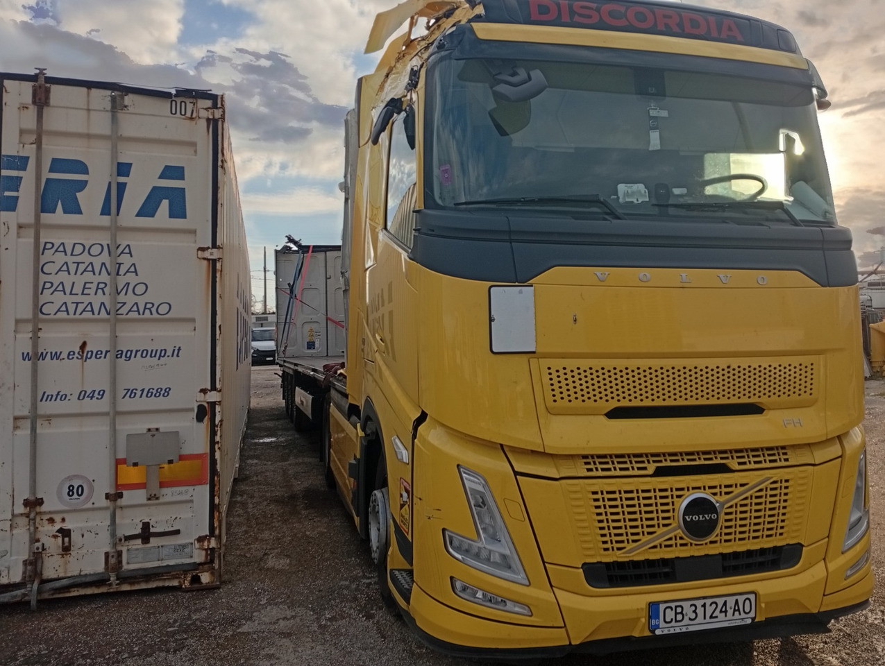 VOLVO FH 460 Aero, Damaged, Located in Bari,Italy - 트랙터 유닛 : 사진 1 VOLVO FH 460 Aero, Damaged, Located in Bari,Italy - 트랙터 유닛 : 사진 1