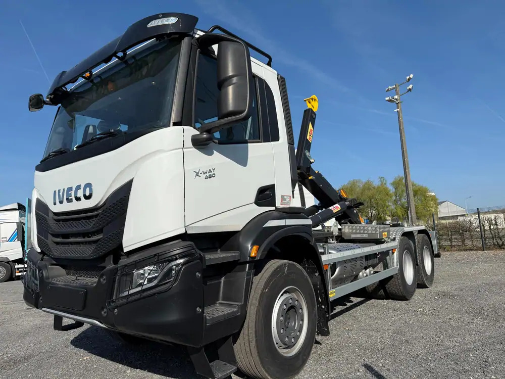 Iveco AD300T48 HYVALIFT 20 TONS*pare-choc hydraulique - 후크 리프트 트럭 : 사진 1 Iveco AD300T48 HYVALIFT 20 TONS*pare-choc hydraulique - 후크 리프트 트럭 : 사진 1