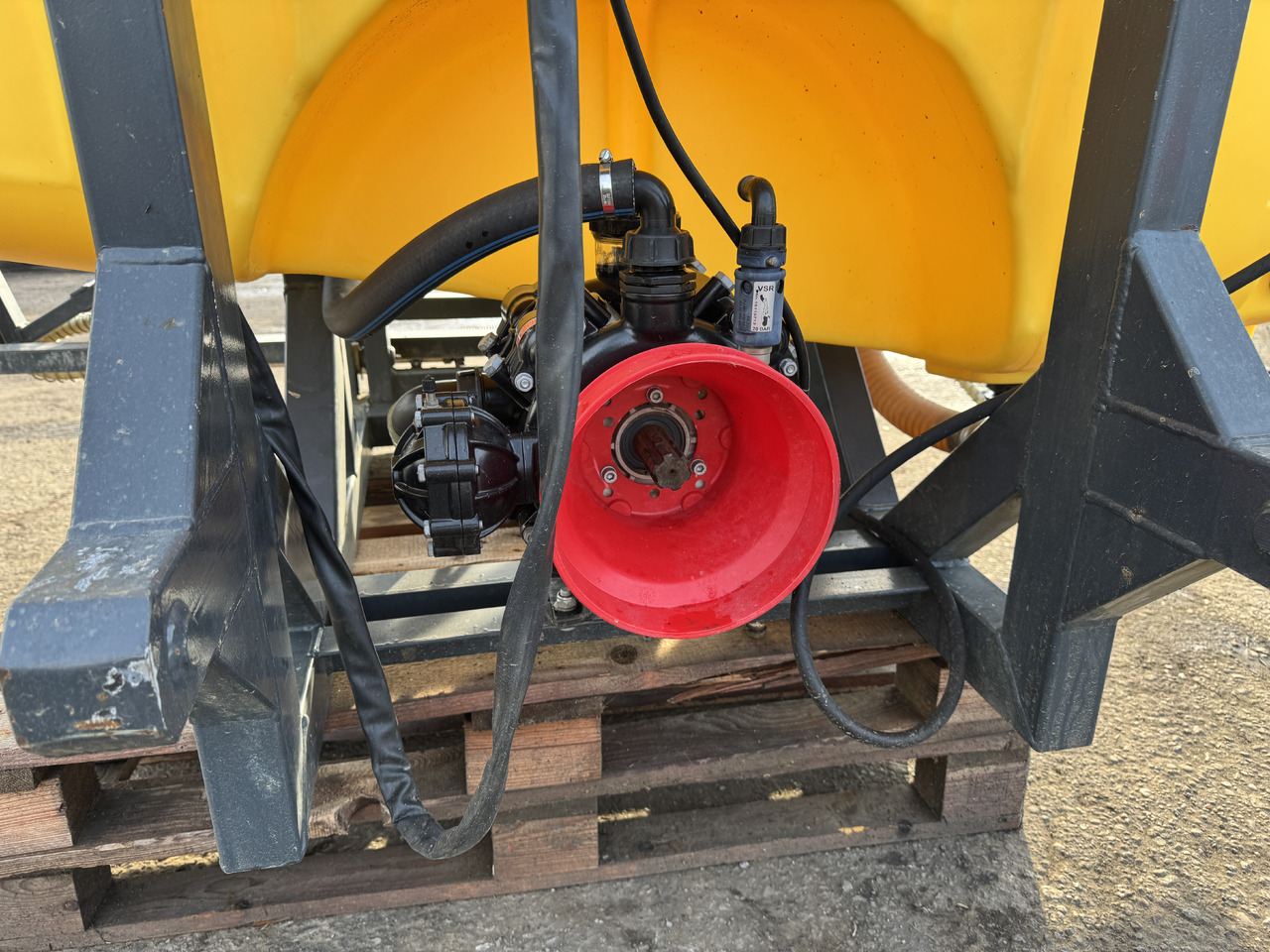 AKP 1200 - 2011 ROK - 12 M - 트랙터 탑재 스프레이 : 사진 5 AKP 1200 - 2011 ROK - 12 M - 트랙터 탑재 스프레이 : 사진 5