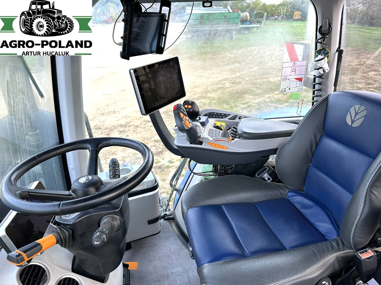 NEW HOLLAND T 8.435 HD SMARTTRAX - 2024 ROK - 1126 h - 장궤형 트랙터 : 사진 3 NEW HOLLAND T 8.435 HD SMARTTRAX - 2024 ROK - 1126 h - 장궤형 트랙터 : 사진 3