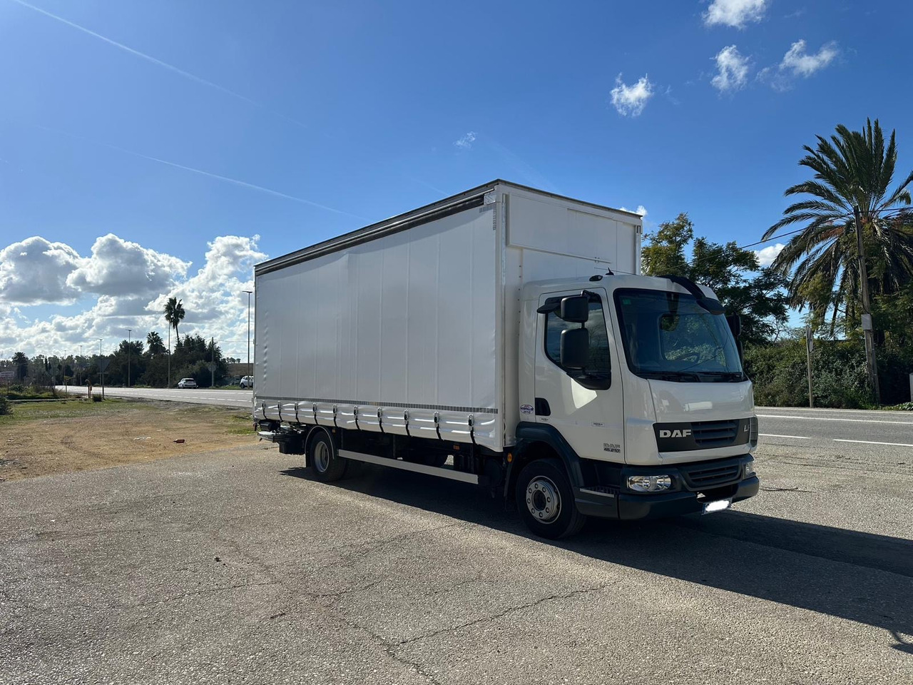 DAF LF 45.250 - 커튼사이더 트럭 : 사진 4 DAF LF 45.250 - 커튼사이더 트럭 : 사진 4