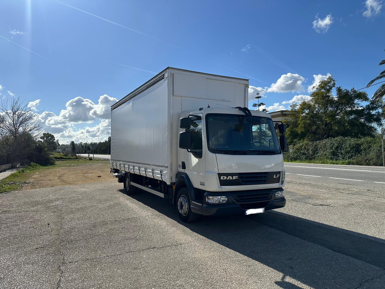 DAF LF 45.250 - 커튼사이더 트럭 : 사진 2 DAF LF 45.250 - 커튼사이더 트럭 : 사진 2