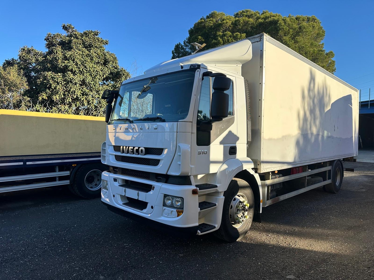 IVECO STRALIS 310 - 박스 트럭 : 사진 2 IVECO STRALIS 310 - 박스 트럭 : 사진 2