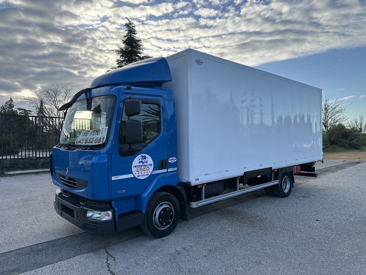 RENAULT MIDLUM 12.180 - 박스 트럭 : 사진 1 RENAULT MIDLUM 12.180 - 박스 트럭 : 사진 1