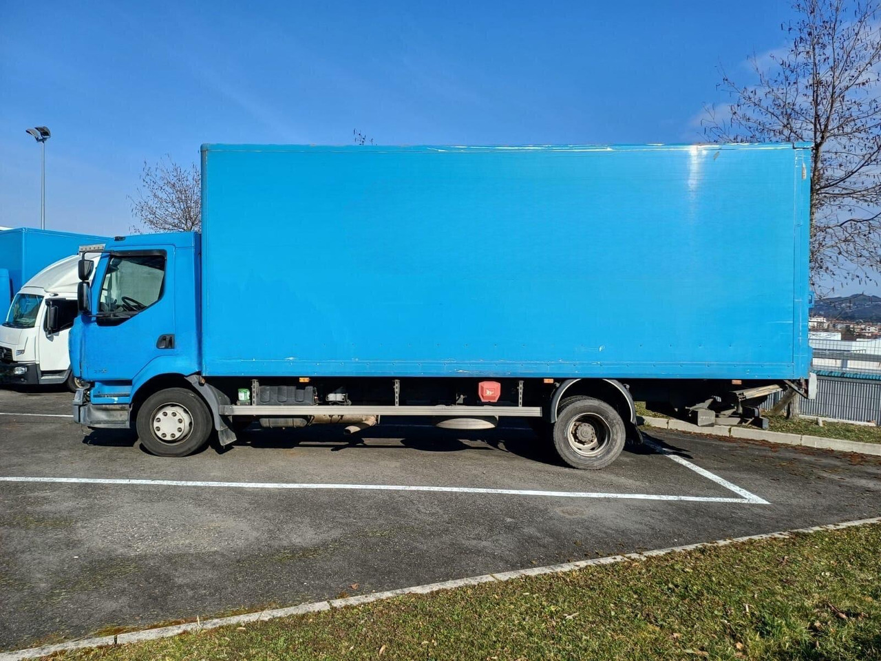 RENAULT MIDLUM 12.270 - 박스 트럭 : 사진 2 RENAULT MIDLUM 12.270 - 박스 트럭 : 사진 2
