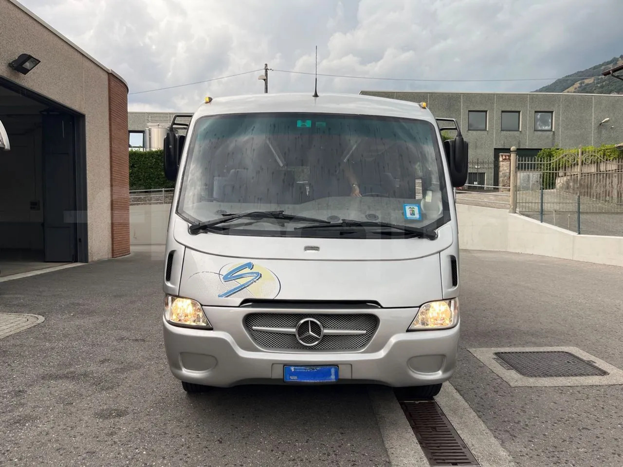 Mercedes-Benz MB 818 S - 대형 버스 : 사진 2 Mercedes-Benz MB 818 S - 대형 버스 : 사진 2
