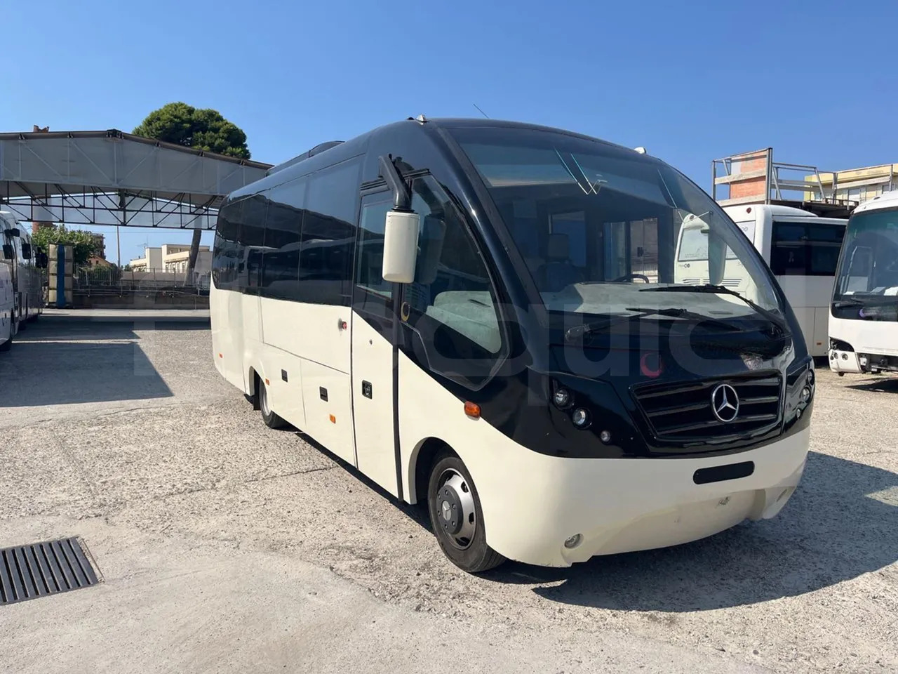 Mercedes-Benz MB 818 S - 대형 버스 : 사진 1 Mercedes-Benz MB 818 S - 대형 버스 : 사진 1