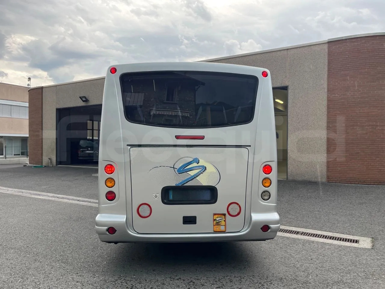 Mercedes-Benz MB 818 S - 대형 버스 : 사진 5 Mercedes-Benz MB 818 S - 대형 버스 : 사진 5