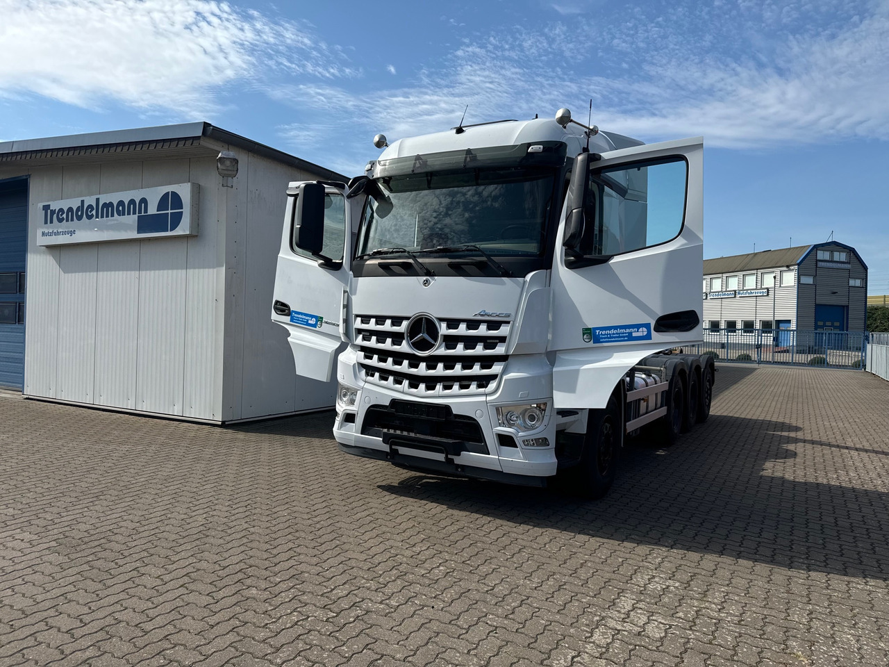 MERCEDES-BENZ Arocs 3553 4 Achsen Tridem - 후크 리프트 트럭 : 사진 4 MERCEDES-BENZ Arocs 3553 4 Achsen Tridem - 후크 리프트 트럭 : 사진 4