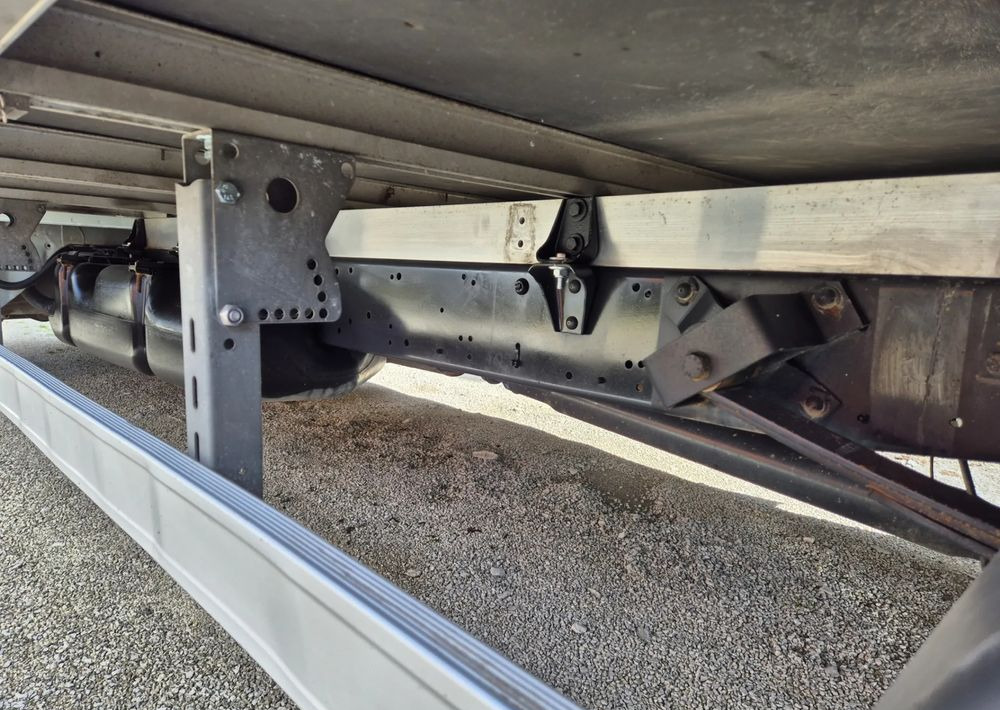 Iveco 35C15 3.0 - 플랫베드 밴 : 사진 4 Iveco 35C15 3.0 - 플랫베드 밴 : 사진 4