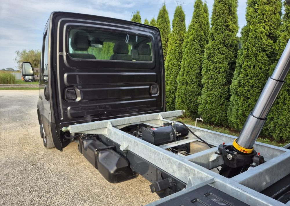 Iveco 35C18 3.0 180KM - 덤프 밴 : 사진 4 Iveco 35C18 3.0 180KM - 덤프 밴 : 사진 4