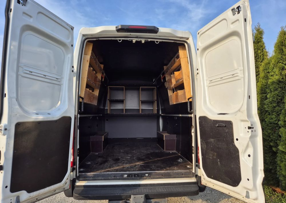 Iveco Iveco 35s18 3.0 180KM Brygadówka manual - 콤비 밴 : 사진 4 Iveco Iveco 35s18 3.0 180KM Brygadówka manual - 콤비 밴 : 사진 4