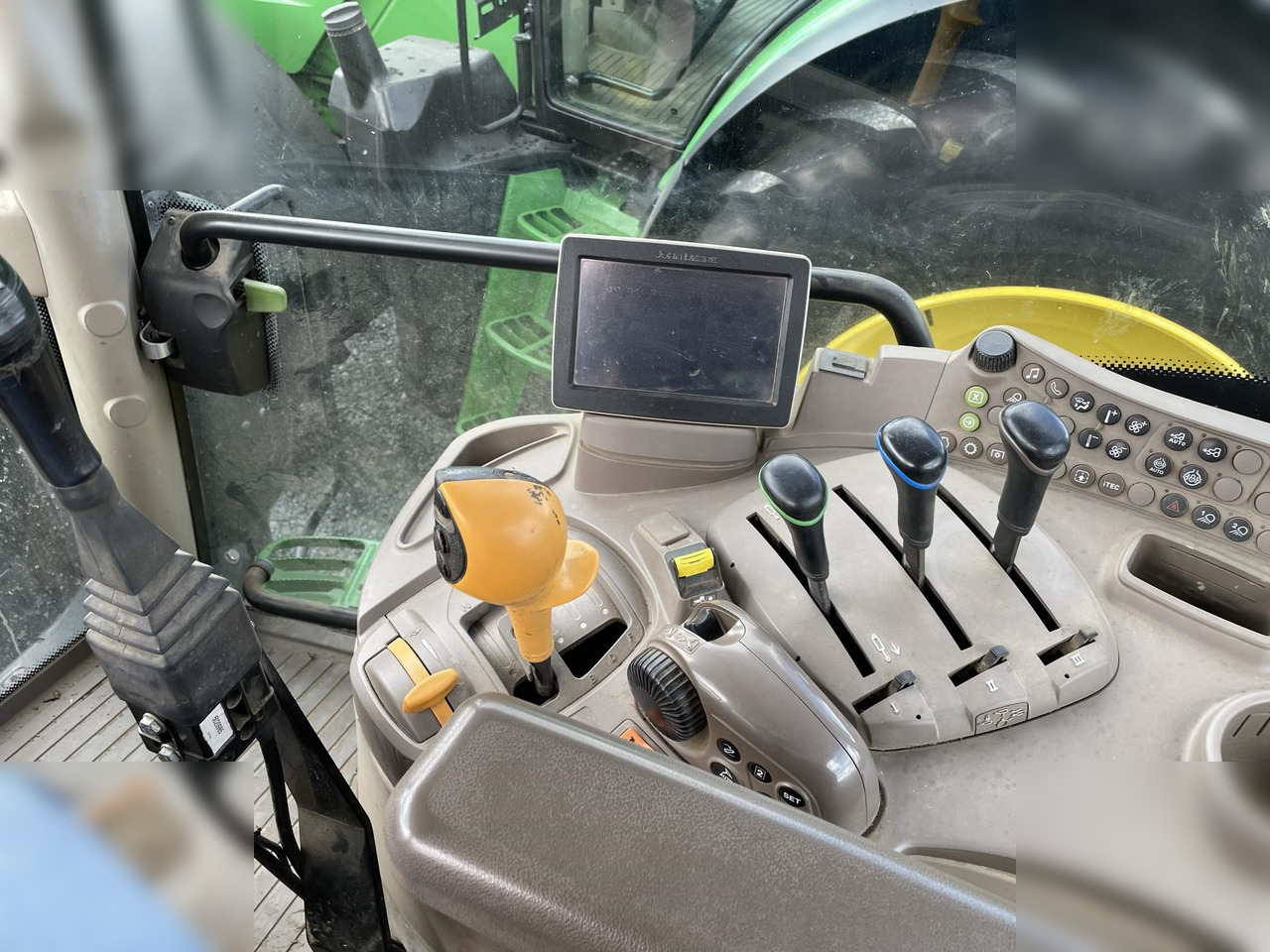 2016 JOHN DEERE 6110R - 장궤형 트랙터 : 사진 4 2016 JOHN DEERE 6110R - 장궤형 트랙터 : 사진 4