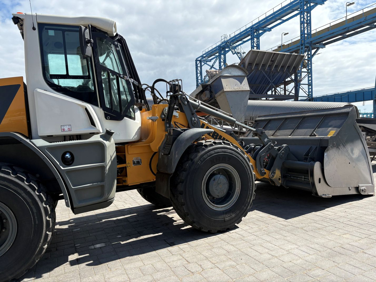 LIEBHERR L538 - 휠 로더 : 사진 2 LIEBHERR L538 - 휠 로더 : 사진 2