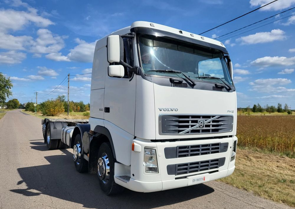 Volvo FH 500 8x2 - 캡 새시 트럭 : 사진 2 Volvo FH 500 8x2 - 캡 새시 트럭 : 사진 2