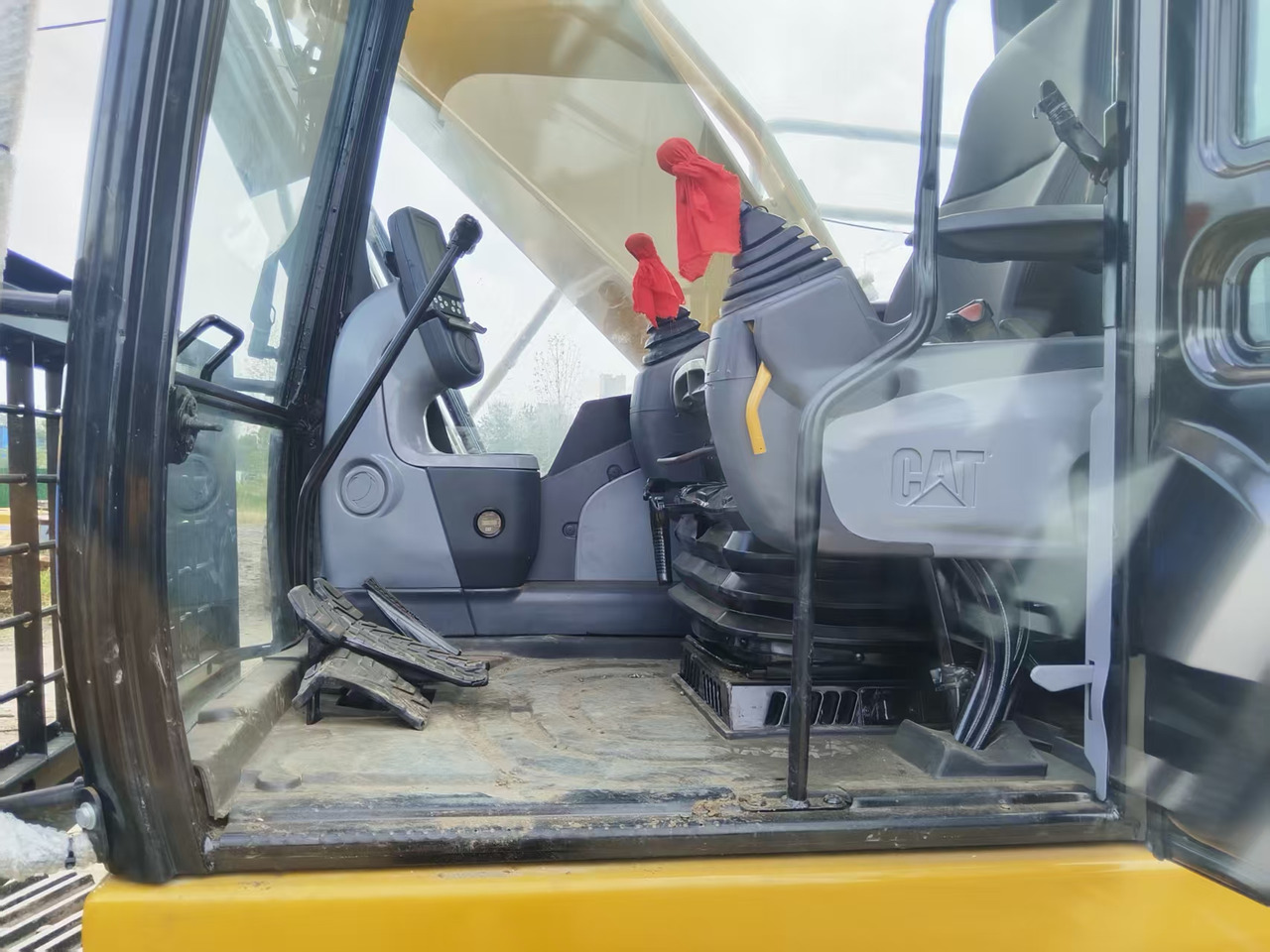 CATERPILLAR 330DL good condition 2024 30 ton excavator for sale - 크롤러 굴삭기 : 사진 5 CATERPILLAR 330DL good condition 2024 30 ton excavator for sale - 크롤러 굴삭기 : 사진 5
