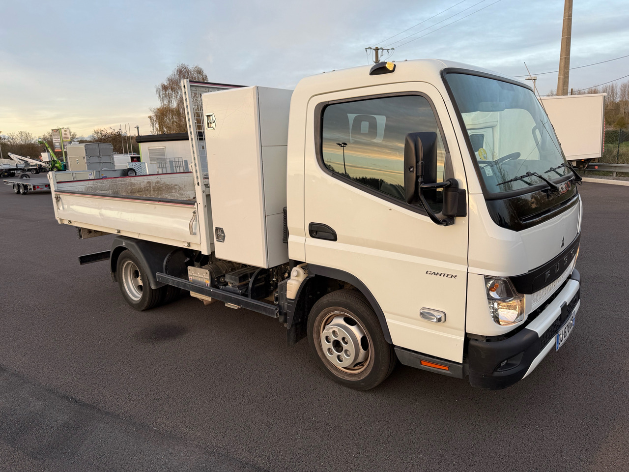 Mitsubishi Canter Fuso - 덤프 밴 : 사진 1 Mitsubishi Canter Fuso - 덤프 밴 : 사진 1