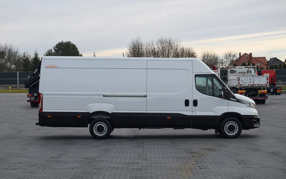 Iveco DAILY MAXI 35S14 / 2.3 - 140 KM / AUTOMAT HI-MATIC / NOWY MODEL / 3 OSOBY / DOSTAWCZE / BLASZAK / KAMERA COFANIA / TEMPOMAT / KLIMA / 2022 / SERWISOWANY / SPROWADZONY Z NIEMIEC - 패널 밴 : 사진 4 Iveco DAILY MAXI 35S14 / 2.3 - 140 KM / AUTOMAT HI-MATIC / NOWY MODEL / 3 OSOBY / DOSTAWCZE / BLASZAK / KAMERA COFANIA / TEMPOMAT / KLIMA / 2022 / SERWISOWANY / SPROWADZONY Z NIEMIEC - 패널 밴 : 사진 4