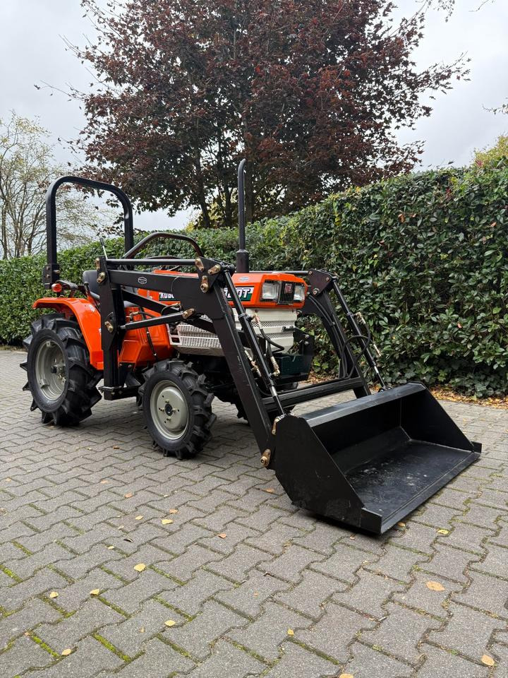 Kleintrakor Kubota B1402DT mit Frontlader ab 125 € pro Monat. - 스트래들 트랙터 : 사진 2 Kleintrakor Kubota B1402DT mit Frontlader ab 125 € pro Monat. - 스트래들 트랙터 : 사진 2