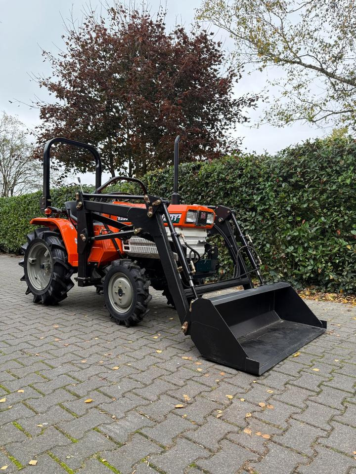 Kleintraktor Kubota B1502DT mit Frontlader ab 125 € pro Monat. - 스트래들 트랙터 : 사진 2 Kleintraktor Kubota B1502DT mit Frontlader ab 125 € pro Monat. - 스트래들 트랙터 : 사진 2