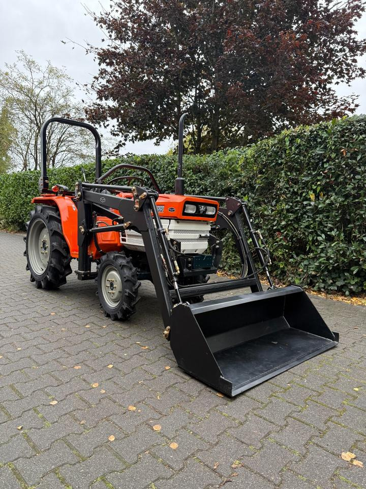 Kleintraktor Kubota B1600 mit Frontlader ab 125 € pro Monat. - 스트래들 트랙터 : 사진 2 Kleintraktor Kubota B1600 mit Frontlader ab 125 € pro Monat. - 스트래들 트랙터 : 사진 2