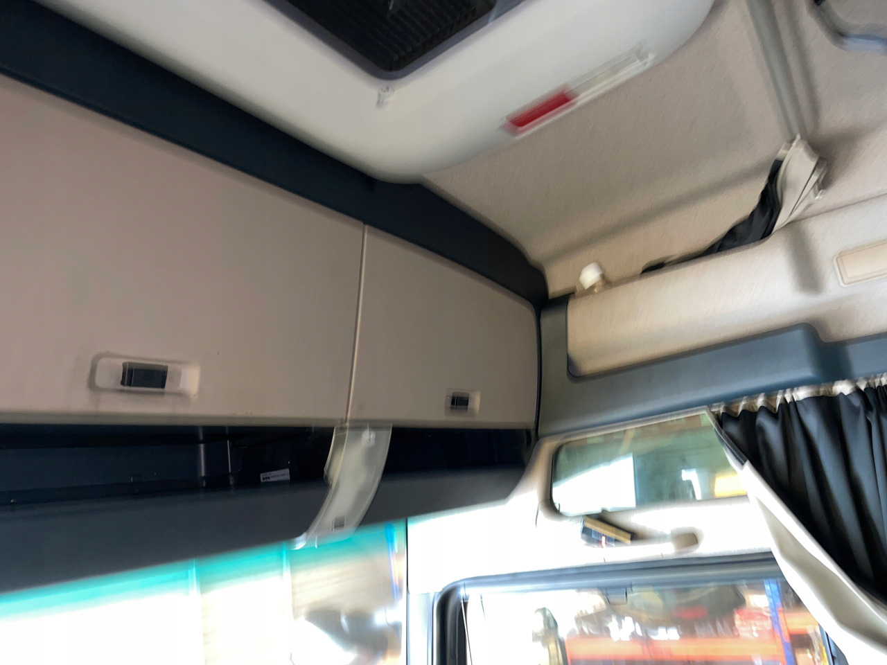 KOMPLETNA KABINA MAN TGX XXL EURO 6 LIFT JASNY ŚRODEK - 운전실 트럭 용 : 사진 4 KOMPLETNA KABINA MAN TGX XXL EURO 6 LIFT JASNY ŚRODEK - 운전실 트럭 용 : 사진 4