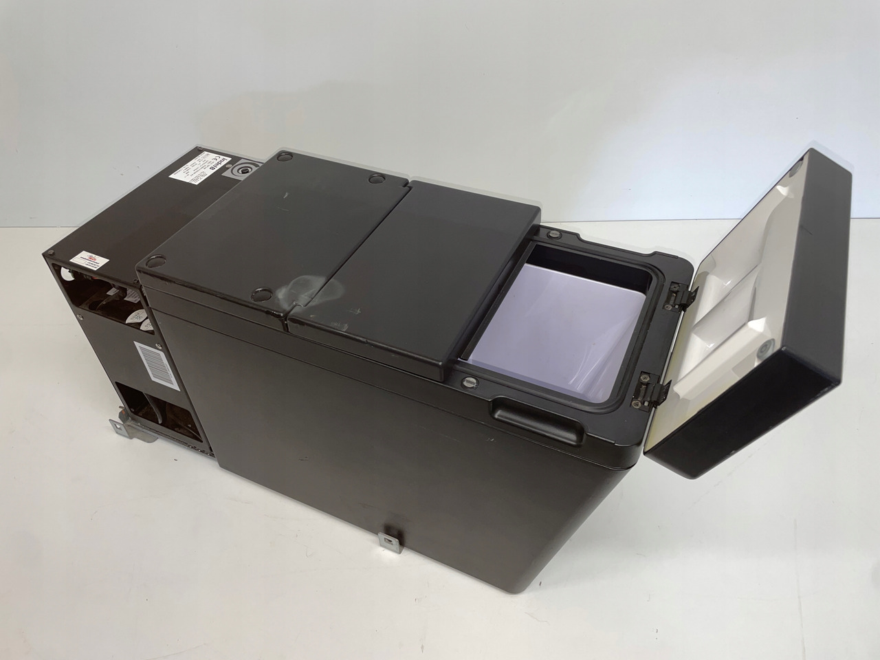 LODÓWKA CHŁODZIARKA IVECO STRALIS INTEL B 504195453 - 운전실 및 내부 트럭 용 : 사진 3 LODÓWKA CHŁODZIARKA IVECO STRALIS INTEL B 504195453 - 운전실 및 내부 트럭 용 : 사진 3