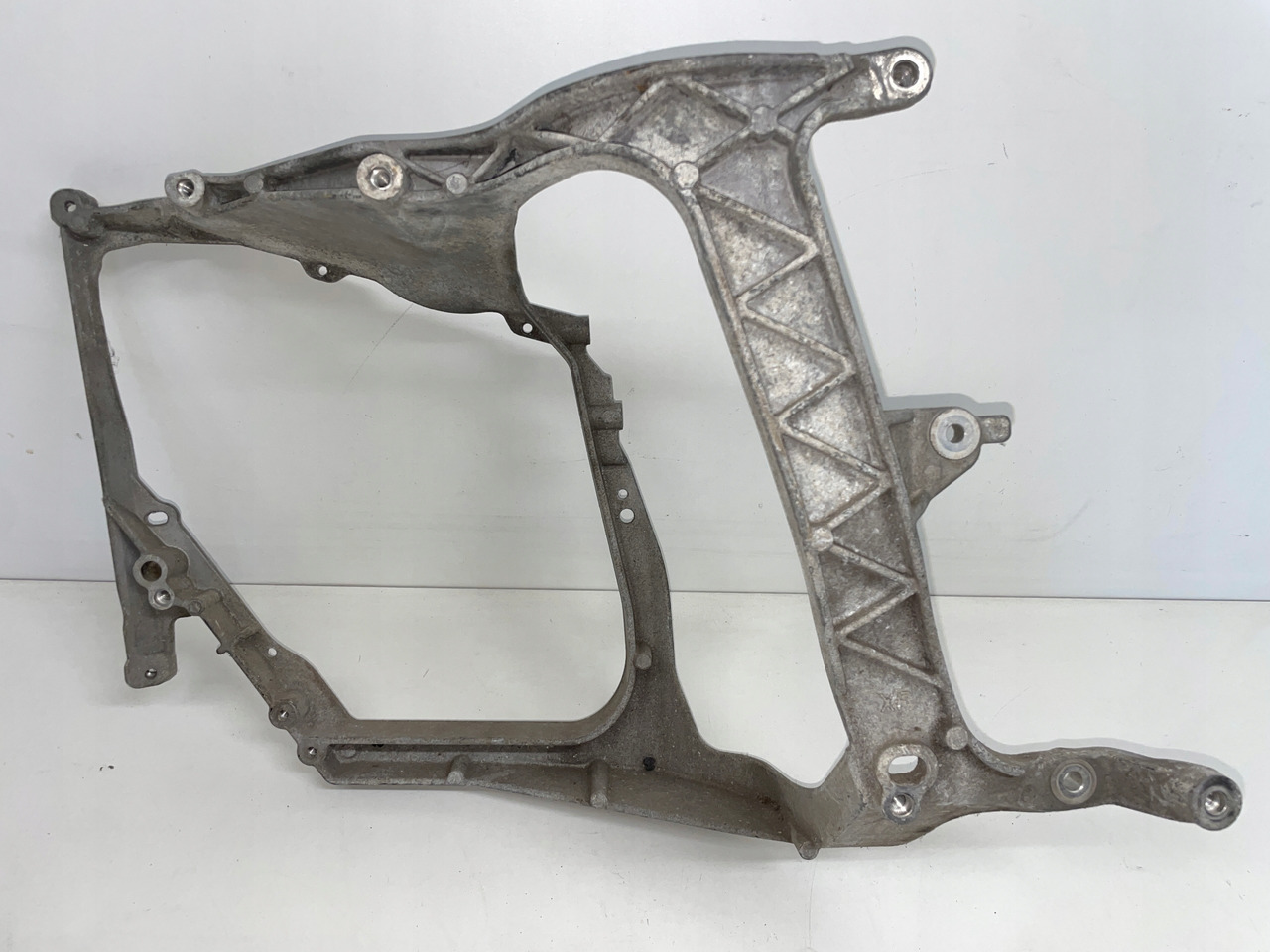 WSPORNIK REFLEKTORA DAF 106 XF PRAWY MOCOWANIE - 보디 및 외관 : 사진 1 WSPORNIK REFLEKTORA DAF 106 XF PRAWY MOCOWANIE - 보디 및 외관 : 사진 1