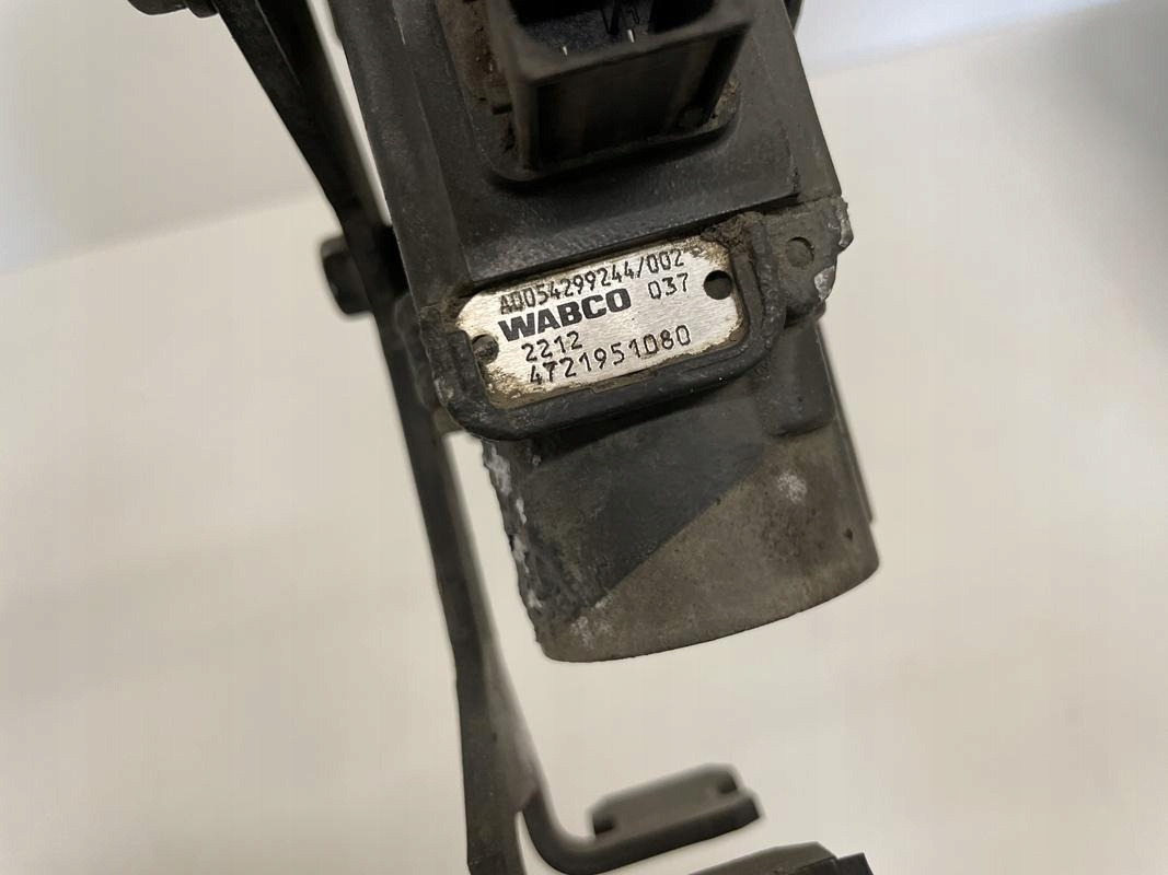 ZAWÓR CIŚNIENIA MERCEDES ACTROS MP4 A0054299244 - 서스펜션 트럭 용 : 사진 2 ZAWÓR CIŚNIENIA MERCEDES ACTROS MP4 A0054299244 - 서스펜션 트럭 용 : 사진 2