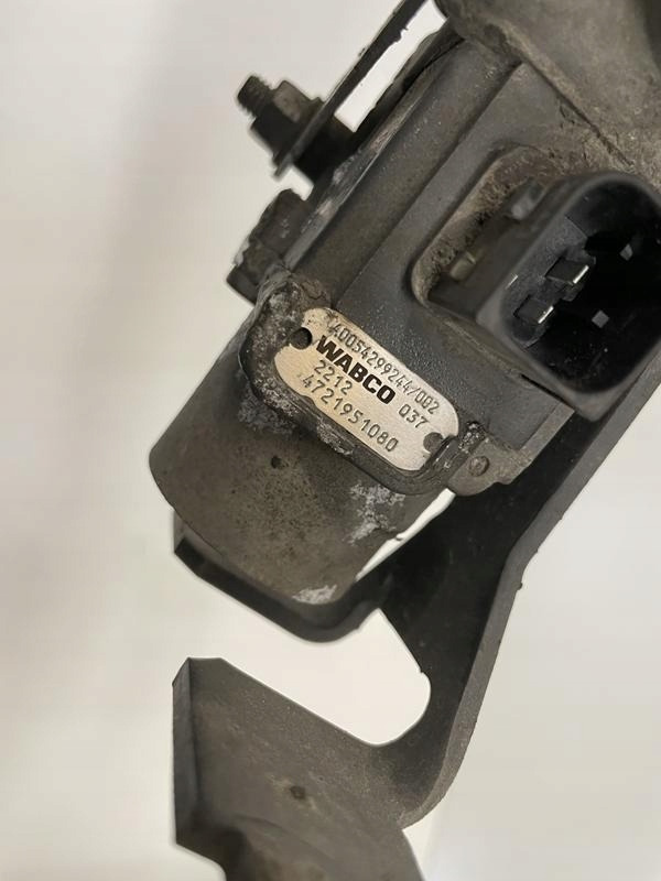 ZAWÓR CIŚNIENIA MERCEDES ACTROS MP4 A0054299244 - 서스펜션 트럭 용 : 사진 5 ZAWÓR CIŚNIENIA MERCEDES ACTROS MP4 A0054299244 - 서스펜션 트럭 용 : 사진 5