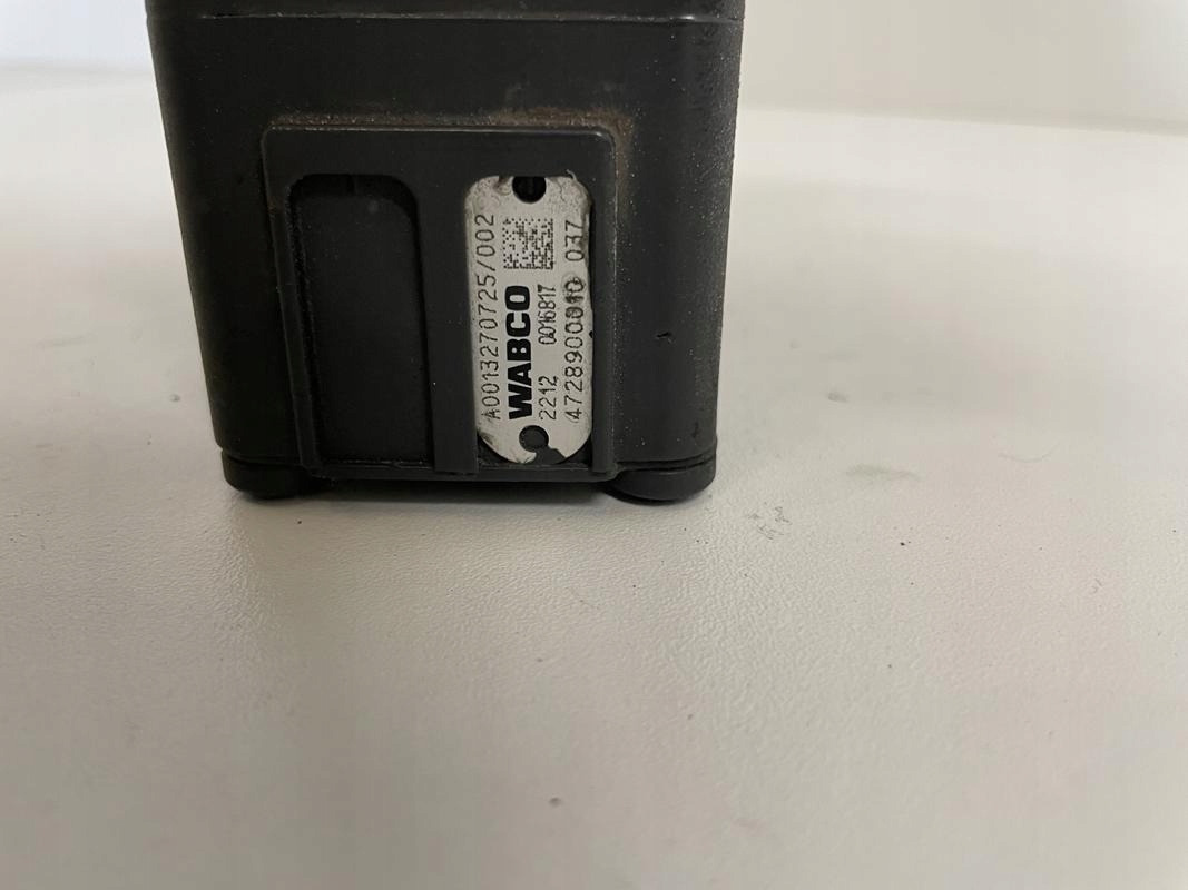 ZAWÓR PODUSZEK MERCEDES ACTROS MP 4 A0013270725 - 브레이크 밸브 트럭 용 : 사진 2 ZAWÓR PODUSZEK MERCEDES ACTROS MP 4 A0013270725 - 브레이크 밸브 트럭 용 : 사진 2