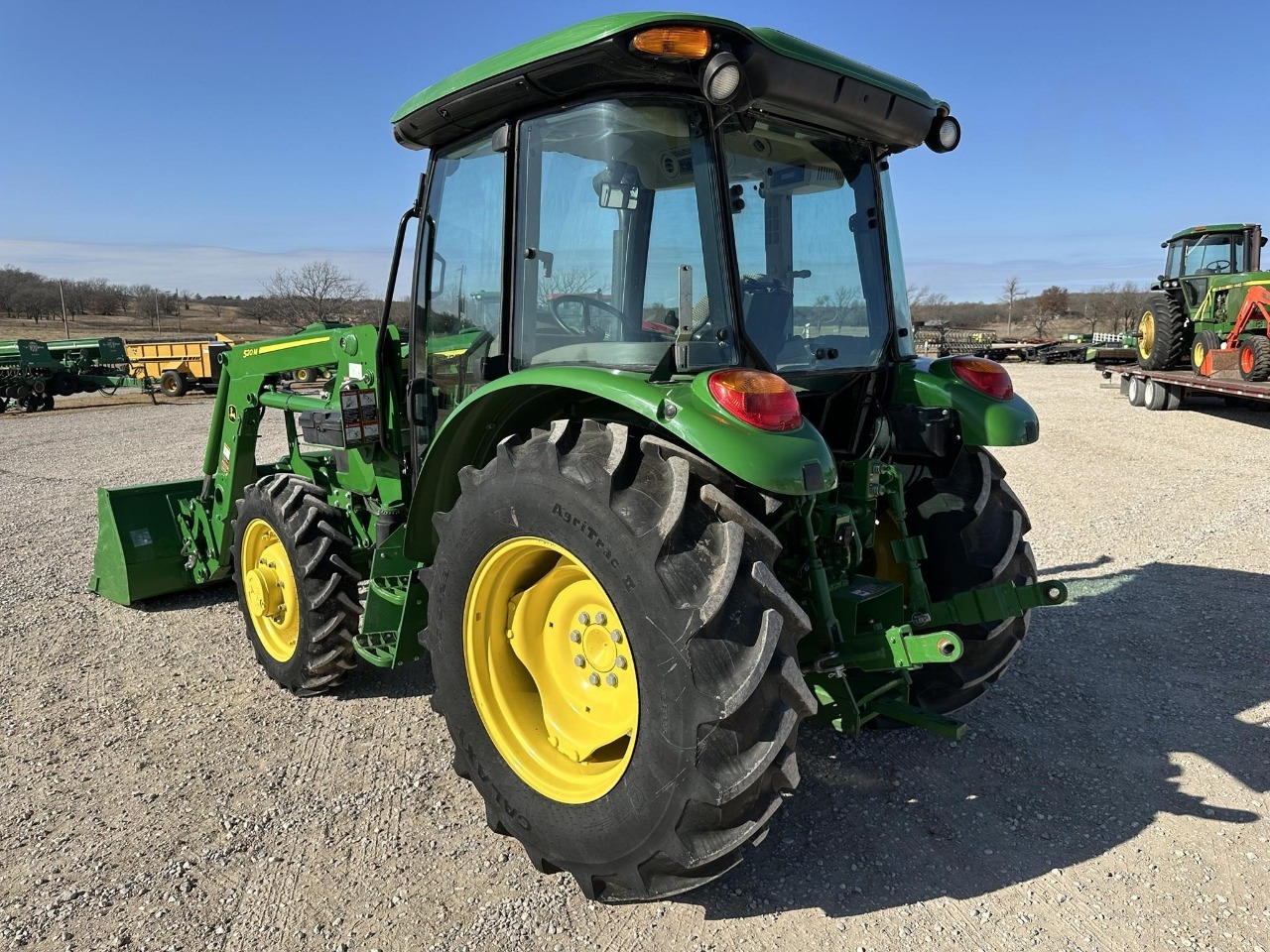 JOHN DEERE 5075E - 장궤형 트랙터 : 사진 3 JOHN DEERE 5075E - 장궤형 트랙터 : 사진 3