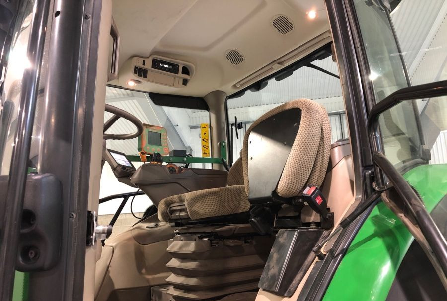 John Deere 6155R - 장궤형 트랙터 : 사진 3 John Deere 6155R - 장궤형 트랙터 : 사진 3