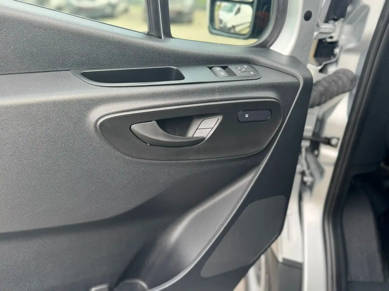 Mercedes-Benz Sprinter 317 CDI Flach Lang Silber Klima MBUX - 패널 밴 : 사진 5 Mercedes-Benz Sprinter 317 CDI Flach Lang Silber Klima MBUX - 패널 밴 : 사진 5