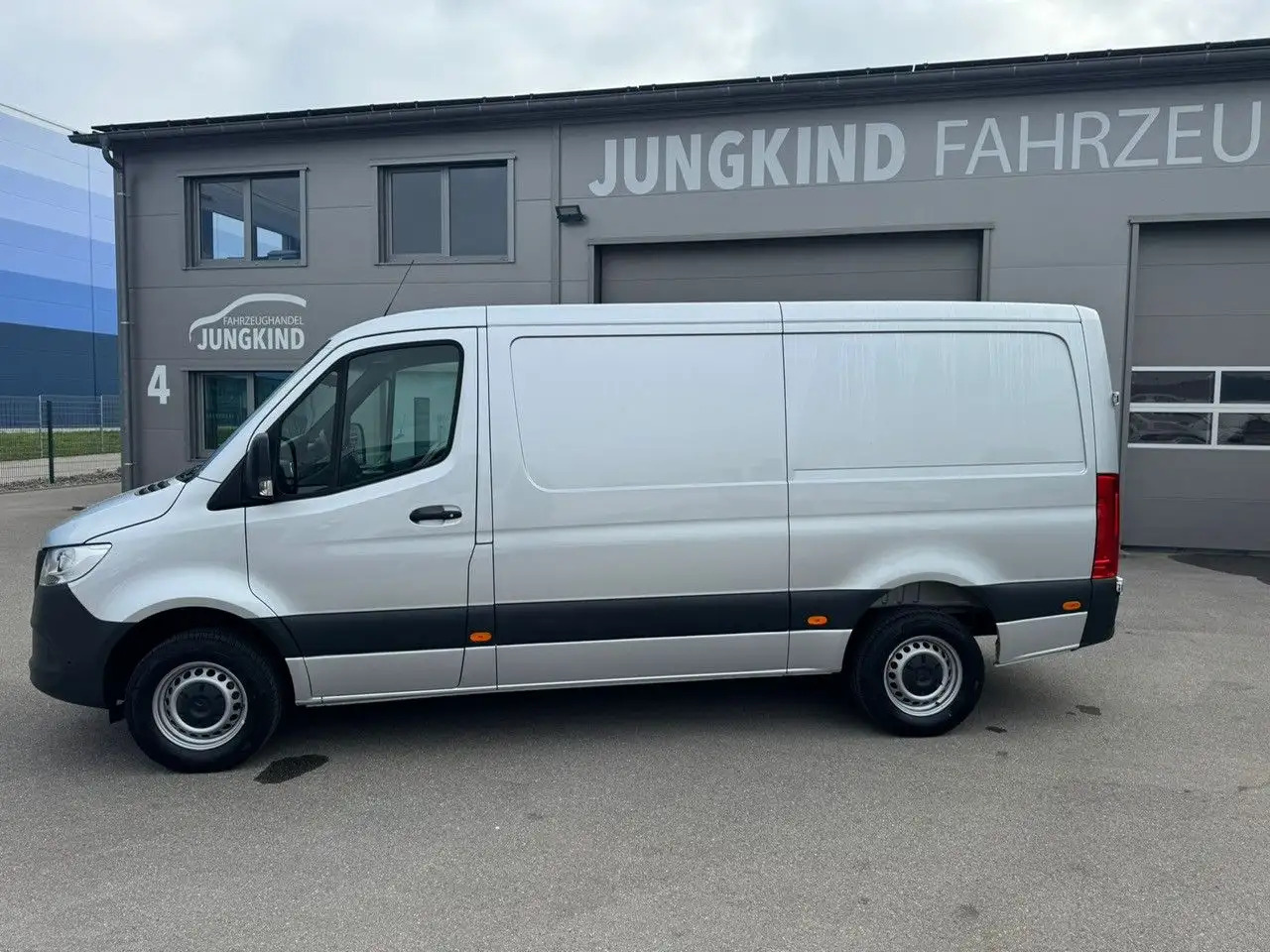 Mercedes-Benz Sprinter 317 CDI Flach Lang Silber Klima MBUX - 패널 밴 : 사진 3 Mercedes-Benz Sprinter 317 CDI Flach Lang Silber Klima MBUX - 패널 밴 : 사진 3