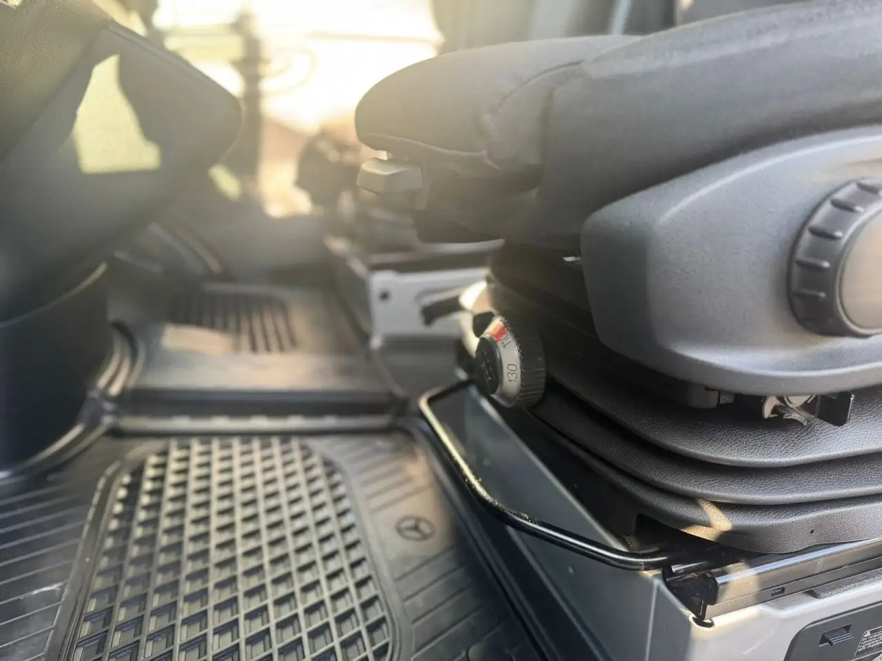 Mercedes-Benz Sprinter 317 CDI Lang Hoch Klima MBUX Silber LED - 패널 밴 : 사진 5 Mercedes-Benz Sprinter 317 CDI Lang Hoch Klima MBUX Silber LED - 패널 밴 : 사진 5