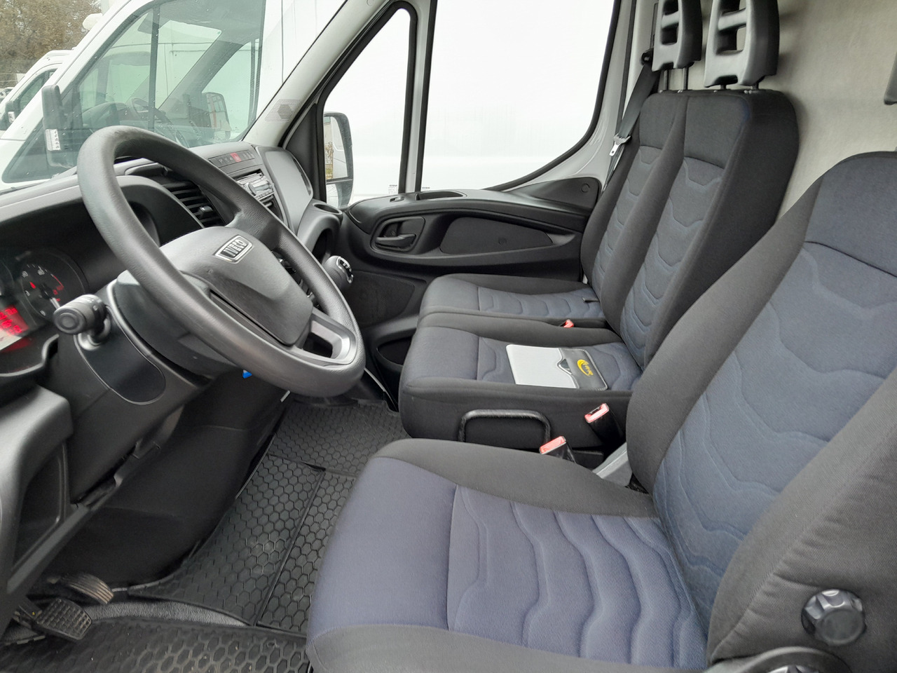 박스 밴 IVECO Daily 35S14 : 사진 6