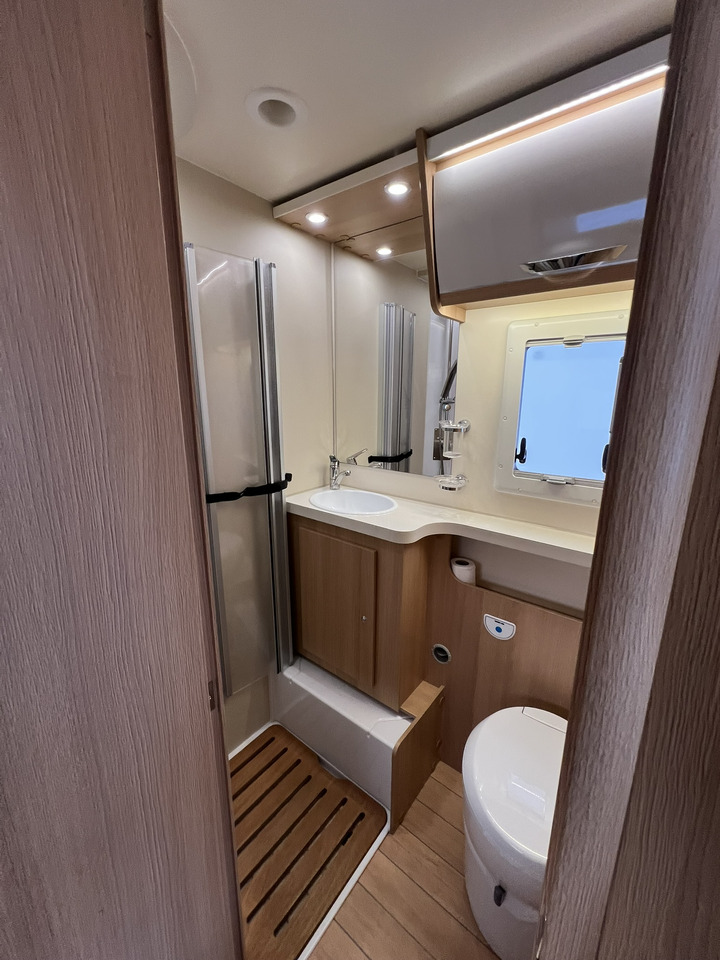 FORSTER T 699 EB Hubbett - Markise - Fahrradtr. - 세미 통합 모터홈 : 사진 5 FORSTER T 699 EB Hubbett - Markise - Fahrradtr. - 세미 통합 모터홈 : 사진 5