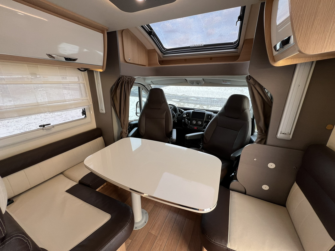 FORSTER T 699 EB Hubbett - Markise - Fahrradtr. - 세미 통합 모터홈 : 사진 3 FORSTER T 699 EB Hubbett - Markise - Fahrradtr. - 세미 통합 모터홈 : 사진 3