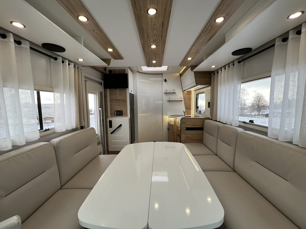 Pilote Pacific P696D Hubbett - Solar - Markise - 세미 통합 모터홈 : 사진 4 Pilote Pacific P696D Hubbett - Solar - Markise - 세미 통합 모터홈 : 사진 4