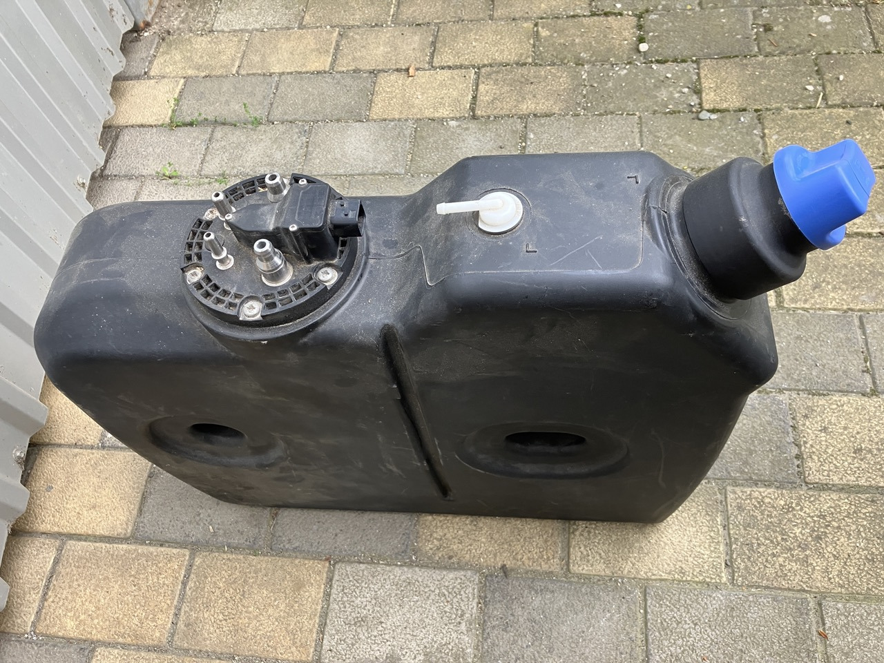 MERCEDES-BENZ A9674700815 - 요소수 탱크 트럭 용 : 사진 5 MERCEDES-BENZ A9674700815 - 요소수 탱크 트럭 용 : 사진 5