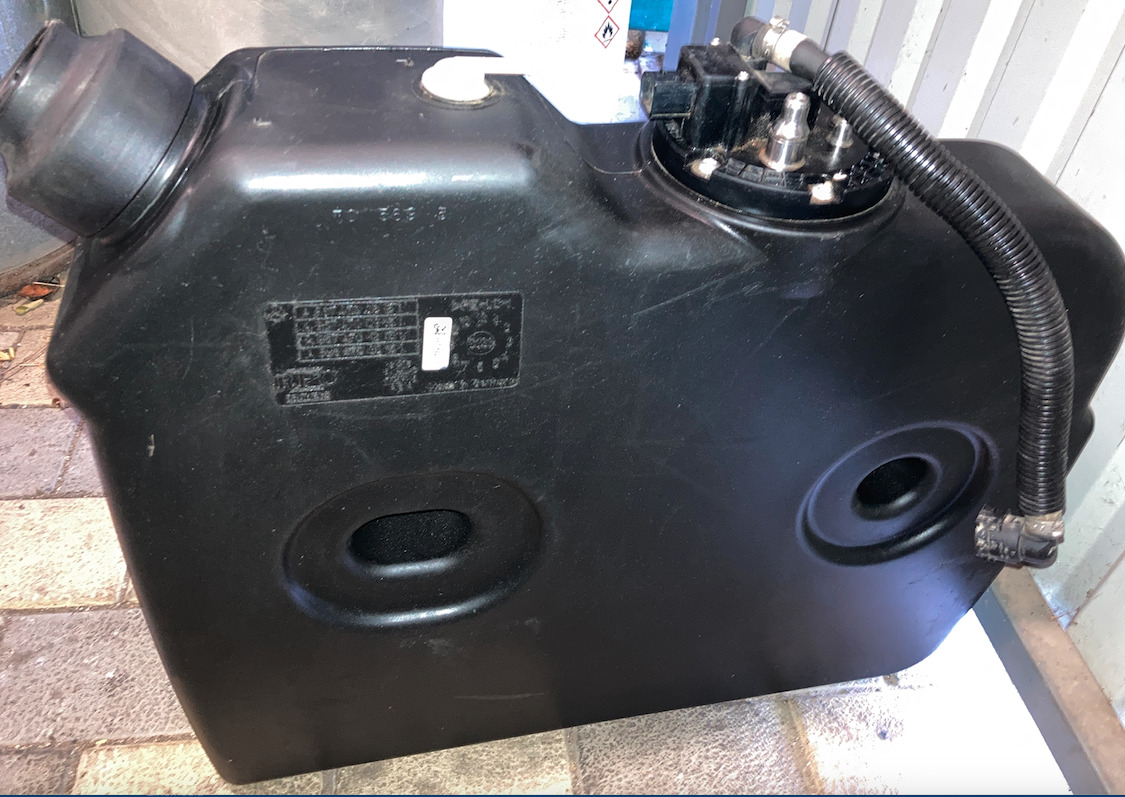 MERCEDES-BENZ A9674700815 - 요소수 탱크 트럭 용 : 사진 1 MERCEDES-BENZ A9674700815 - 요소수 탱크 트럭 용 : 사진 1