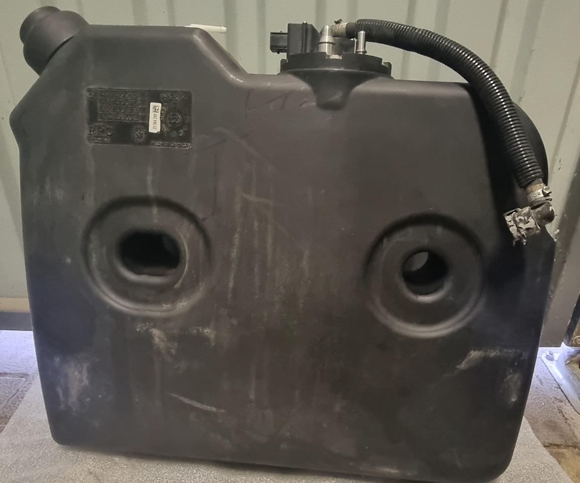 MERCEDES-BENZ A9674700815 - 요소수 탱크 트럭 용 : 사진 4 MERCEDES-BENZ A9674700815 - 요소수 탱크 트럭 용 : 사진 4