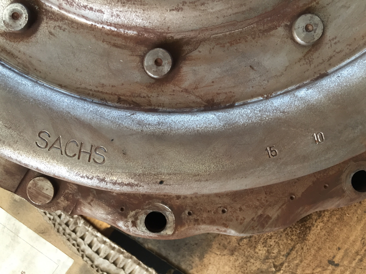 Gebrauchte Kupplungsdruckplatte MB Axor 1824, Motor Typ : OM 906 LA, Artikel - Nr. : A 007 250 15 04 - 클러치 커버 트럭 용 : 사진 4 Gebrauchte Kupplungsdruckplatte MB Axor 1824, Motor Typ : OM 906 LA, Artikel - Nr. : A 007 250 15 04 - 클러치 커버 트럭 용 : 사진 4